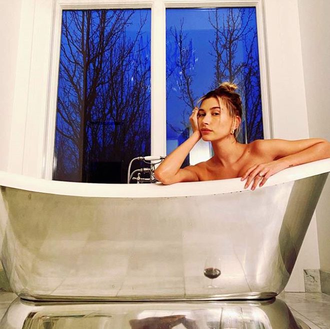 Justin Bieber Karısı Banyoda Fotoğrafını Paylaştı.