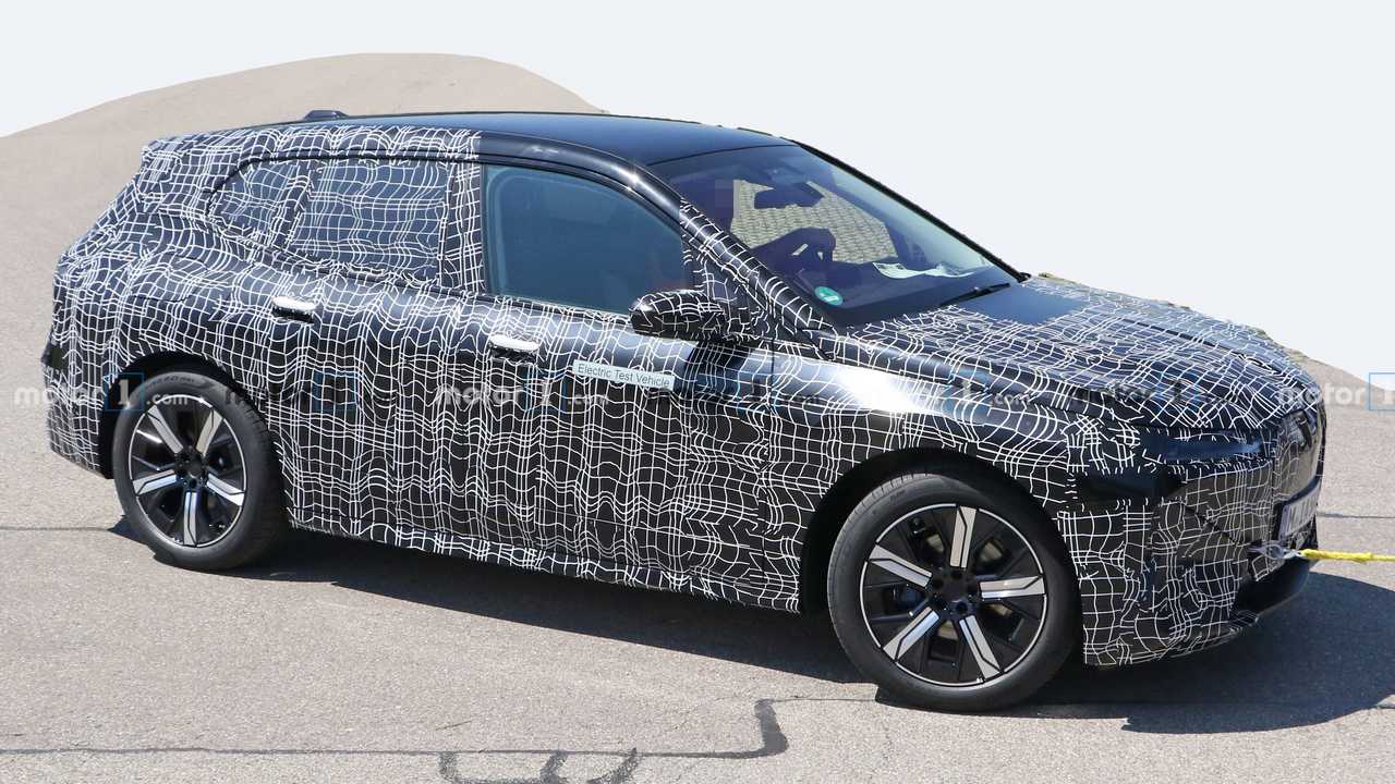 BMW iNext fotoğrafları görüntülendi