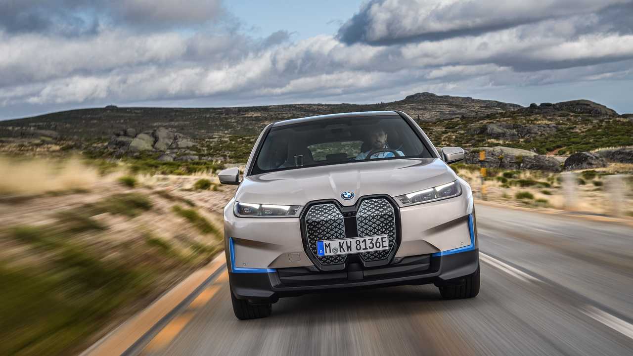 BMW iX Tanıtıldı! Elektrikli SUV
