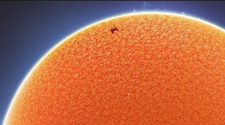 Uluslararası Uzay İstasyonu Güneş ve Ay'ın önünden geçerken görüntülendi