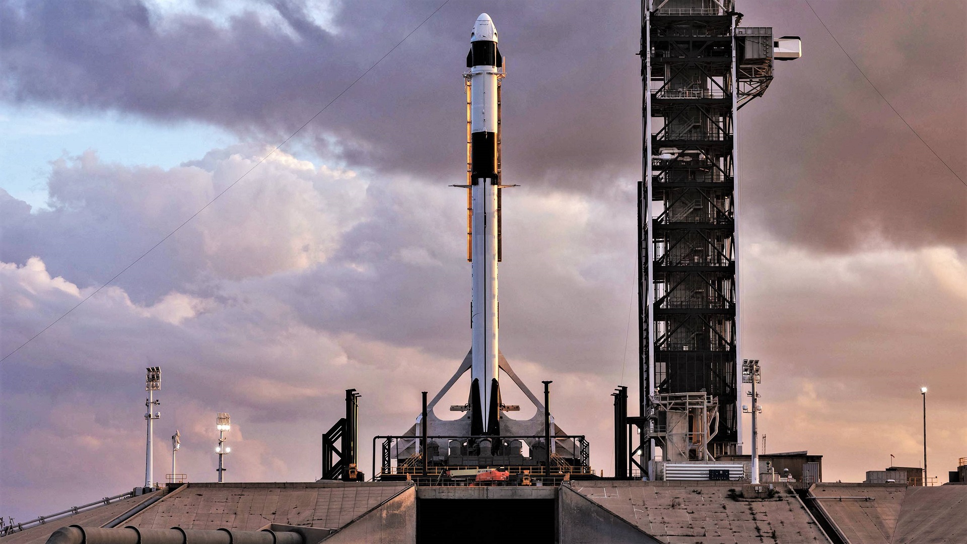 NASA İnsanlı Uzay Görevi Başlatıldı! SpaceX Uzay Aracı