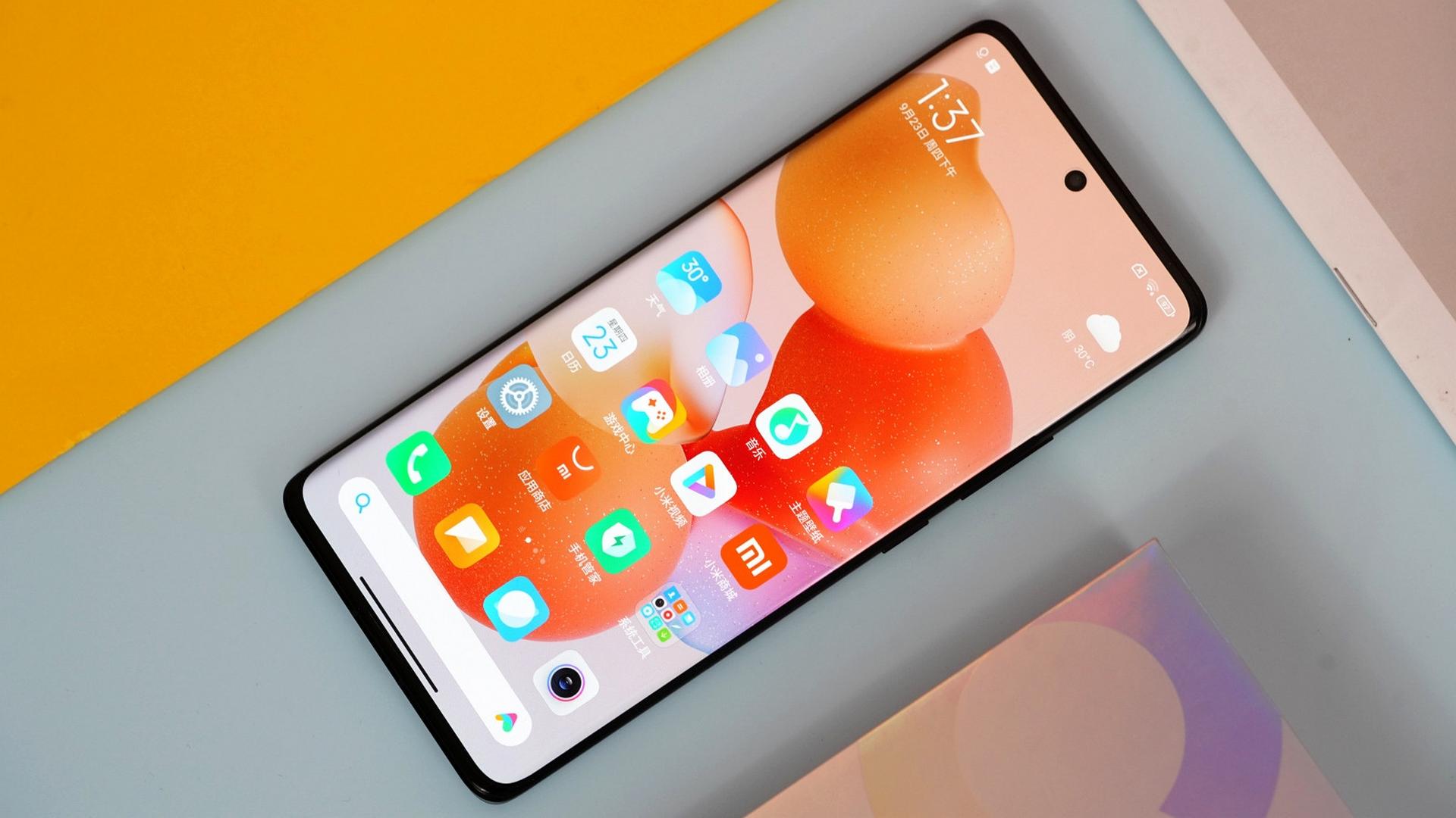 Xiaomi’nin Yeni Akıllı Telefon Serisi Civi Geliyor!