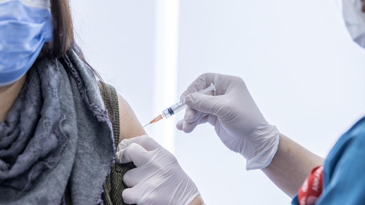 İsrail de Üçüncü Doz Aşı Zorunlu oldu