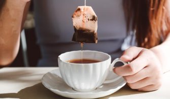 Bilim İnsanları Çay Yapraklarında Böcek İzlerine Rastladılar!