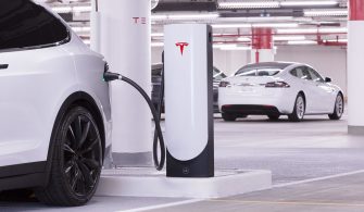 Tesla, yeni evrensel şarj istasyonunu tanıttı!