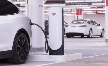 Tesla evrensel şarj istasyonu