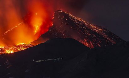 Dünyanın en büyük aktif yanardağı