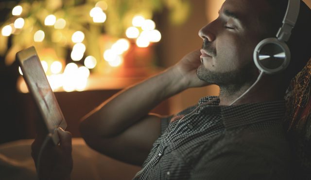 Müzik dinleyerek para kazanılır mı? İşte 5 yöntem
