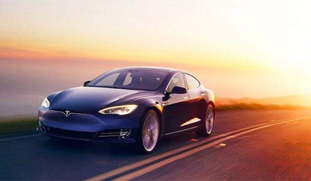 Tesla, 320 bin aracı geri çağırıyor! Kazaya yol açabilir