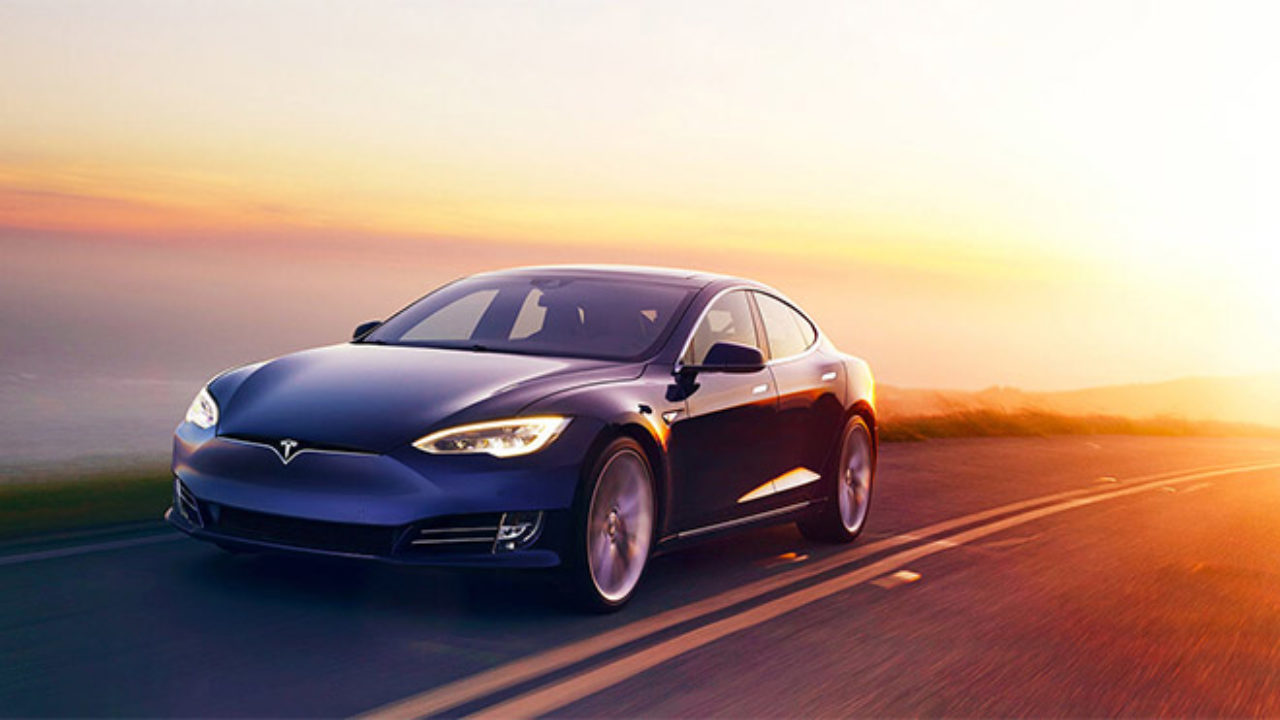 Tesla, 320 bin aracı geri çağırıyor! Kazaya yol açabilir