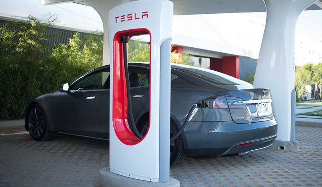 Tesla’dan rakiplerine ortak şarj konektörü çağrısı