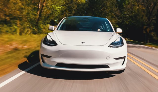 Tesla’nın internet paketinin fiyatı gündem oldu!