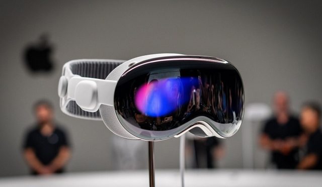 Apple Vision Pro ekranlarında gizemli çatlaklar oluşuyor! Peki neden?